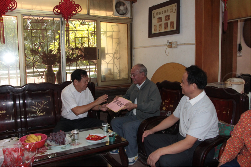 梧州市總工會(huì)重陽(yáng)慰問(wèn)老勞模老職工