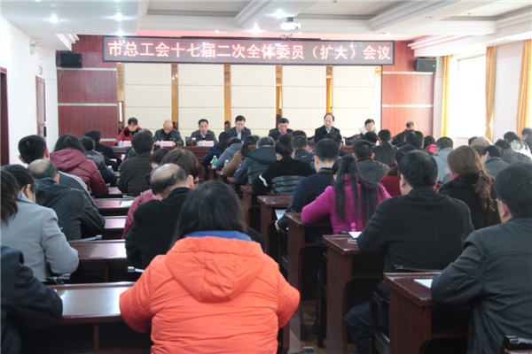 3月11日，梧州市總工會(huì)召開(kāi)十七屆二次全委會(huì)（擴(kuò)大）會(huì)議，市委副書(shū)記蔣海東發(fā)表講話(huà)，市總工會(huì)黨組書(shū)記、常務(wù)副主席朱明勝作