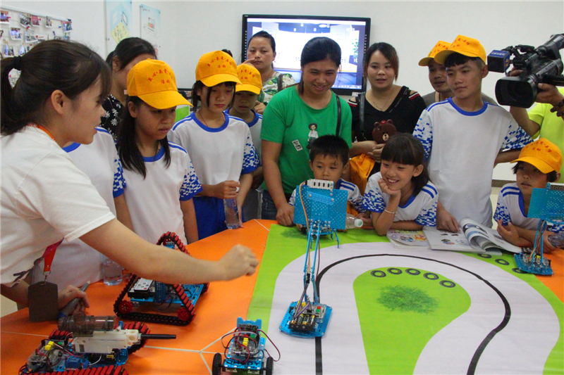 親子團(tuán)聚 共享溫馨美好時(shí)光——小記留守兒童暑期赴粵與父母團(tuán)聚活動(dòng)