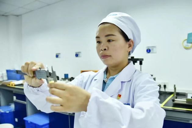 【楷模風(fēng)采】2024年全國五一勞動(dòng)獎(jiǎng)?wù)?| 雷潔萍：為“小藥丸”傾注“大匠心”的追夢(mèng)人