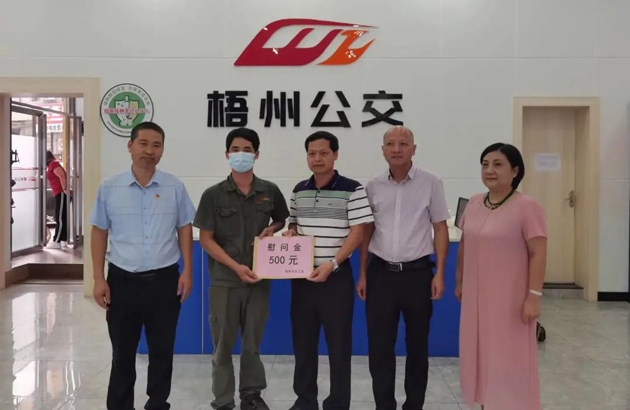 【喜迎二十大】慶豐收 迎盛會(huì) 丨梧州市總工會(huì)開展走訪慰問(wèn)農(nóng)民工活動(dòng)