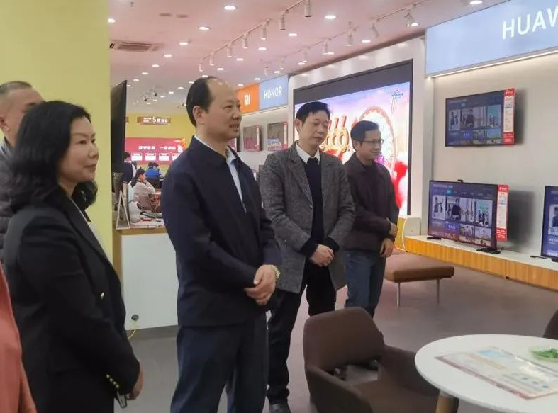 市總工會(huì)開展戶外勞動(dòng)者服務(wù)站點(diǎn)專項(xiàng)調(diào)研，全面推進(jìn)職工服務(wù)陣地建設(shè)工作