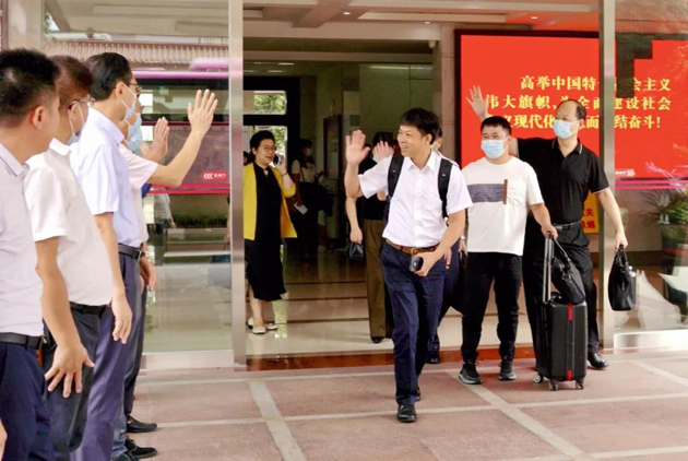 廣西出席中國工會十八大代表抵京