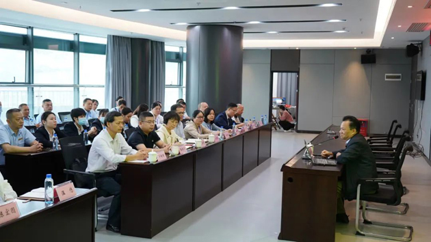 【“雙進”宣講進行時】踐行勞模精神 激發(fā)創(chuàng)新活力——梧州市總工會開展“勞模工匠進校園 思政教師進企業(yè)”活動