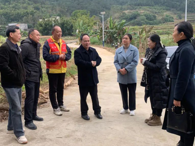 謝善高率隊到岑溪市大隆鎮(zhèn)那蓬村調研鄉(xiāng)村振興工作