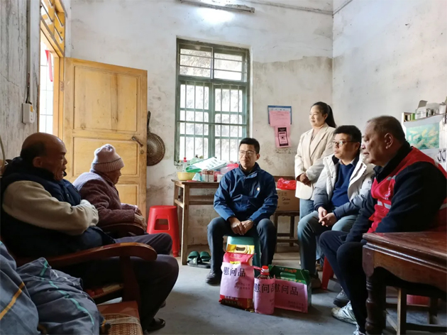 市總工會(huì)深入掛點(diǎn)村開展春節(jié)慰問(wèn)活動(dòng)