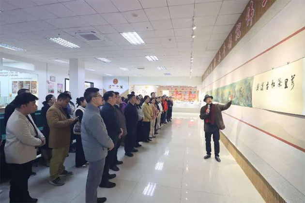品味茶香古韻 共話文化傳承丨市留聯(lián)會(huì)等社團(tuán)組織參觀《萬(wàn)里茶船古道圖》梧州首展