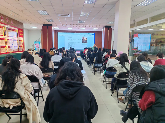 “花”樣過節(jié)，綻放巾幗芳華系列（七）丨市總工會舉辦主題詩歌講座感悟語言魅力