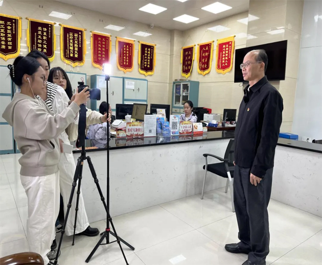 鏡頭聚焦互助溫度丨梧州市職工醫(yī)療互助保障訪談視頻開(kāi)拍