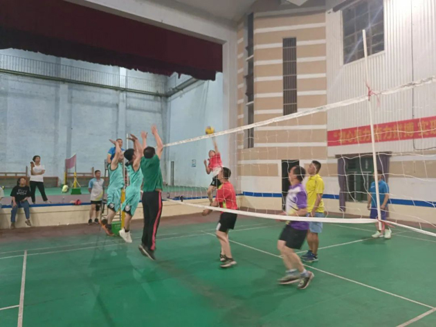 運(yùn)動(dòng)點(diǎn)燃激情，拼搏展現(xiàn)風(fēng)采