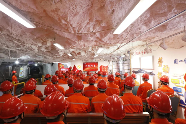 傾聽勞模故事 汲取榜樣力量