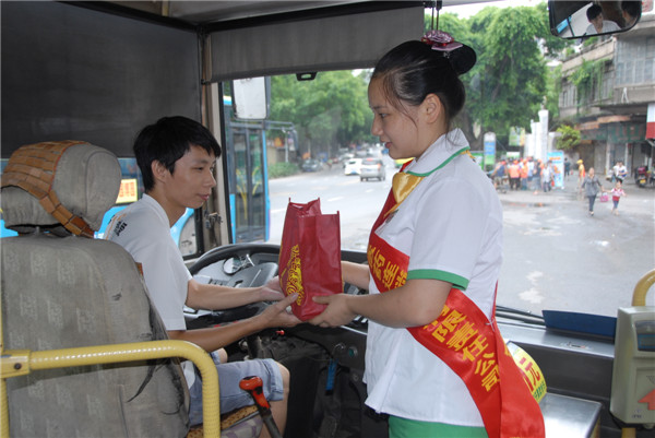 愛心消暑  呵護一線職工