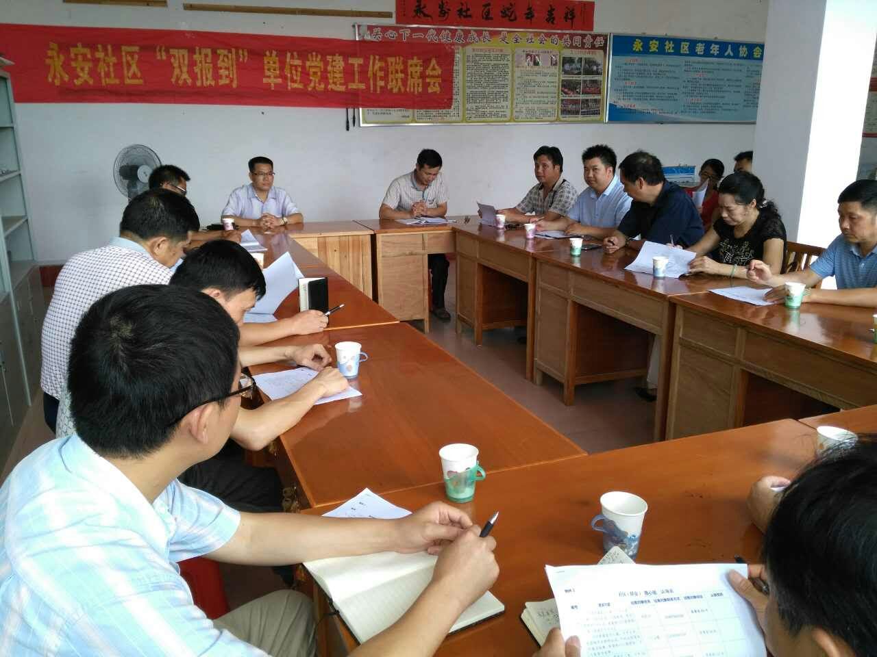 蒙山縣教育局在職黨員進(jìn)社區(qū)參加慶“七一”系列活動