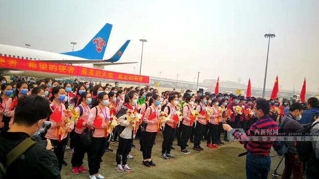 今天，梧州的英雄辭別黃鶴樓回家了