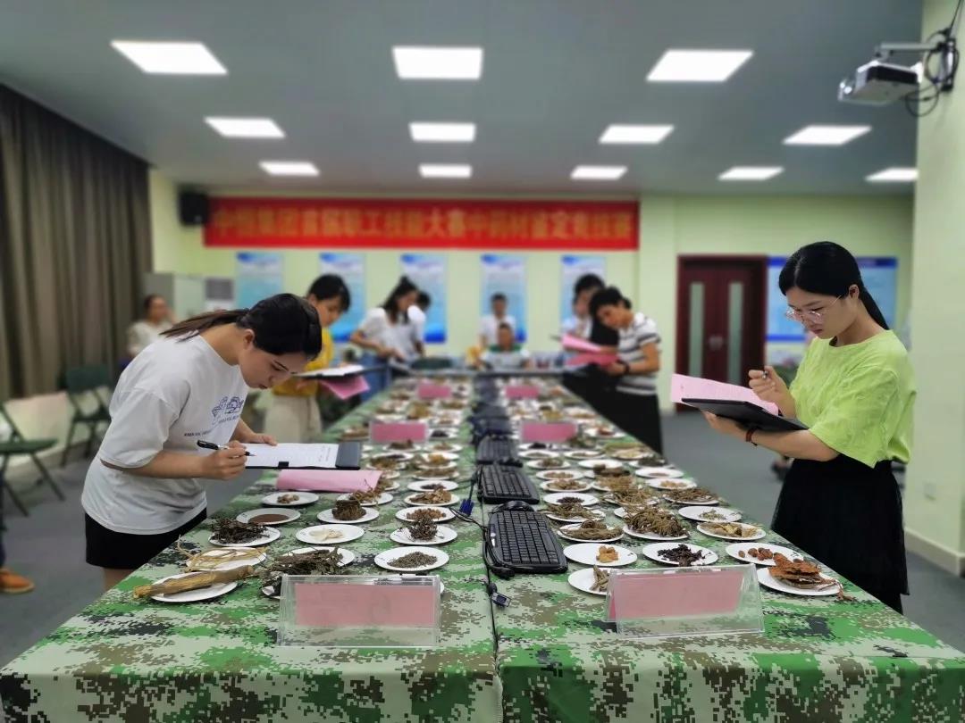 梧州郵政分公司開展送清涼慰問(wèn)活動(dòng)