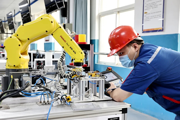 每人每年補(bǔ)貼標(biāo)準(zhǔn)5000元以上！我區(qū)全面推行企業(yè)新型學(xué)徒制