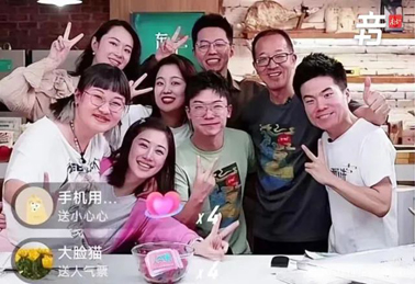 打工新鮮事丨一邊“上課”，一邊“賣大米”，被他的直播語(yǔ)錄圈粉了~