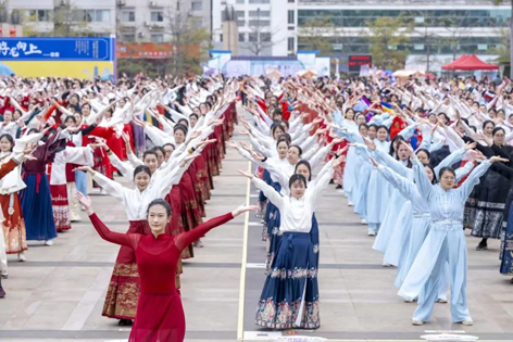 【跟黨奮進(jìn)新征程 巾幗建功新時代】梧州市第十二屆婦女國風(fēng)趣味體育運(yùn)動會暨“梧家巧姐姐”國潮集市，精彩綻放！