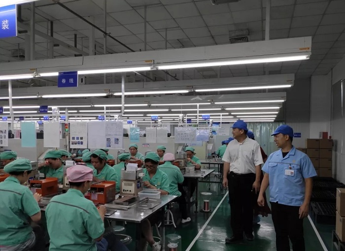 龍圩區(qū)總工會深入企業(yè)開展走訪調(diào)研