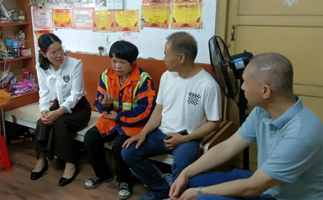 龍圩區(qū)總工會(huì)五一節(jié)前夕走訪慰問困難職工 傳遞溫暖與關(guān)懷