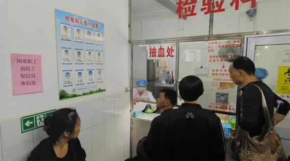 龍圩區(qū)總工會(huì)為困難職工、農(nóng)民工等群體人員開展免費(fèi)體檢活動(dòng)