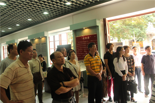 市總工會(huì)組織干部職工到地委、特委舊址參觀學(xué)習(xí)